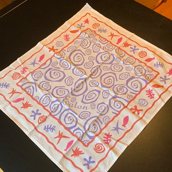 3/25$ Vintage Eaton scarve - Picture 1 of 4